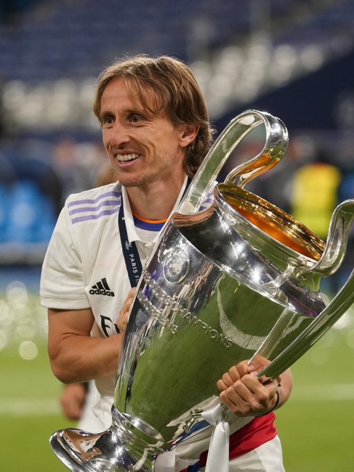 记者：吕迪格膝盖不适出战马竞存疑，赫伊森可能搭档阿森西奥